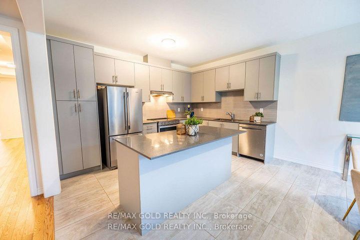 Photo 12 at 35 Academy Drive, Bram East, Brampton