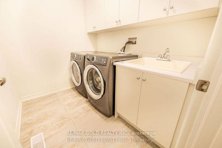Photo 16 at 35 Academy Drive, Bram East, Brampton