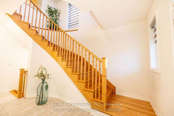 Photo 20 at 35 Academy Drive, Bram East, Brampton