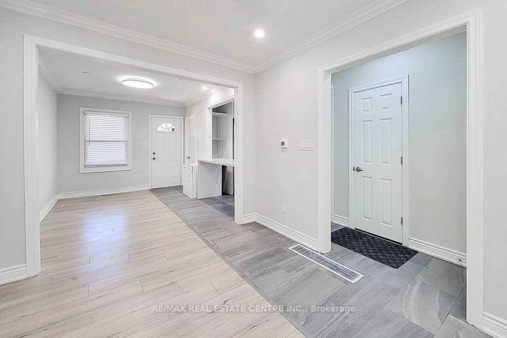 Photo 3 at 24 East 22nd Street, Eastmount, Hamilton