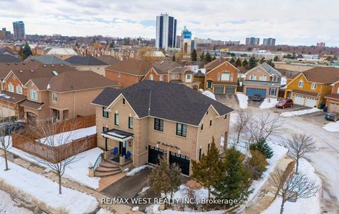 Photo 3 at 56 Meadow Oak Place, Pelmo Park W4, Toronto