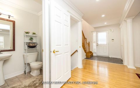 Photo 4 at 56 Meadow Oak Place, Pelmo Park W4, Toronto