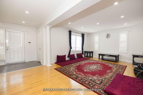 Photo 8 at 56 Meadow Oak Place, Pelmo Park W4, Toronto