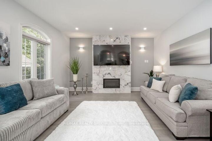 Photo 16 at 7123 White Pine Court, Meadowvale Village, Mississauga