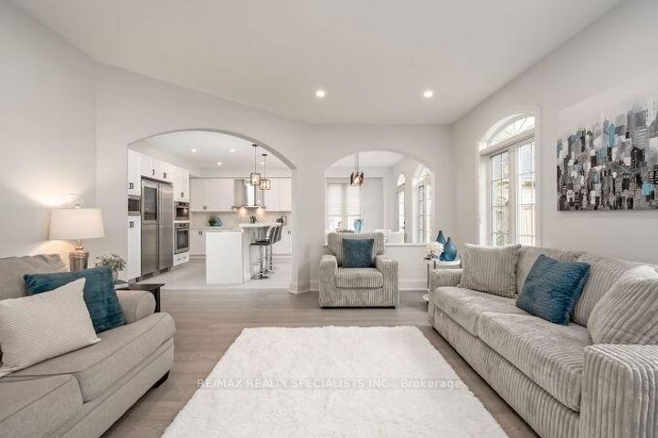 Photo 18 at 7123 White Pine Court, Meadowvale Village, Mississauga