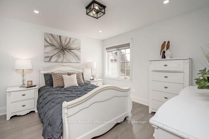 Photo 33 at 7123 White Pine Court, Meadowvale Village, Mississauga