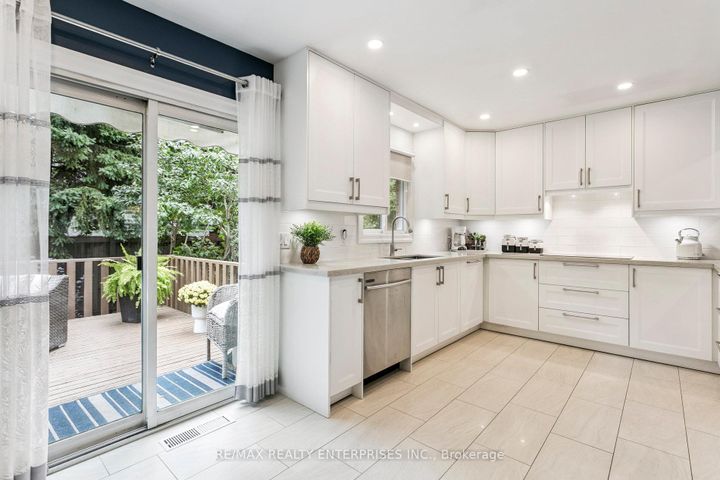 Photo 9 at 878 South Service Road, Lakeview, Mississauga