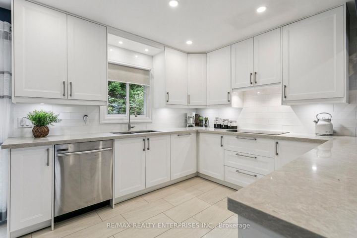Photo 11 at 878 South Service Road, Lakeview, Mississauga