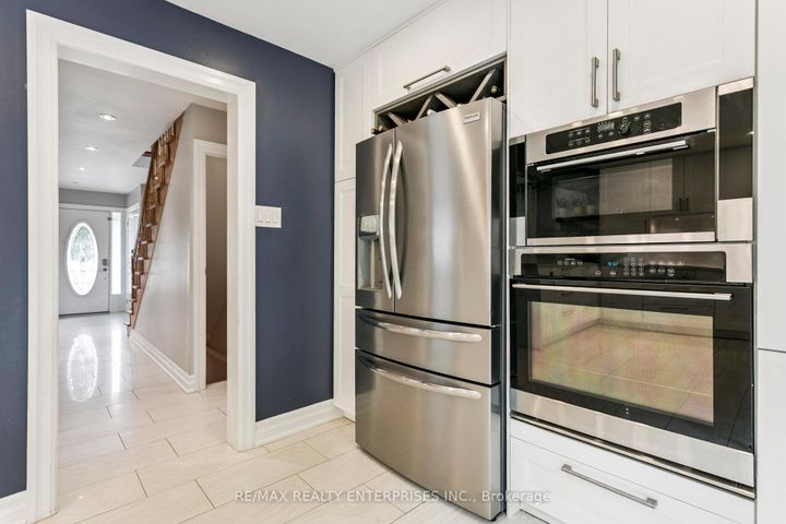 Photo 13 at 878 South Service Road, Lakeview, Mississauga