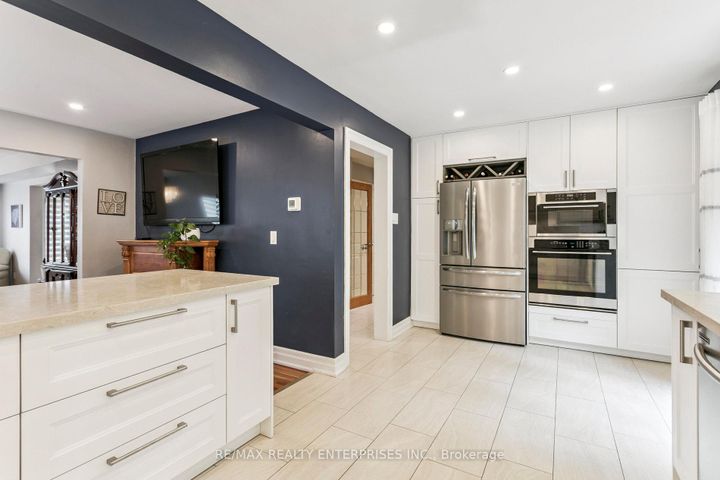Photo 15 at 878 South Service Road, Lakeview, Mississauga