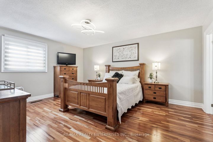 Photo 20 at 878 South Service Road, Lakeview, Mississauga