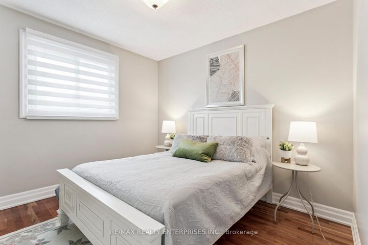 Photo 24 at 878 South Service Road, Lakeview, Mississauga