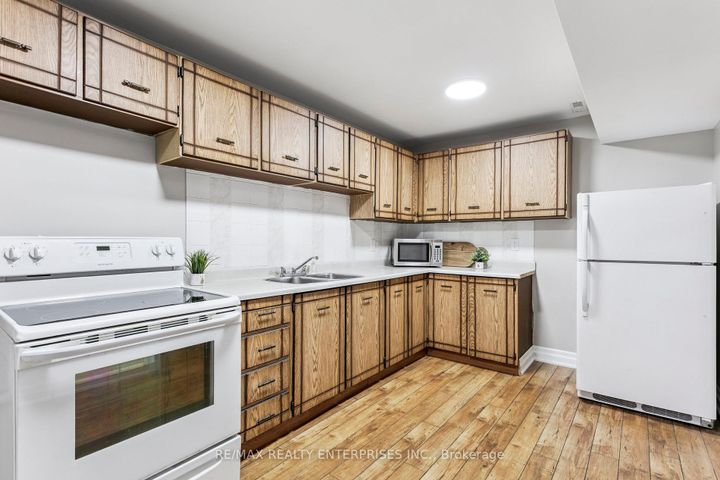 Photo 38 at 878 South Service Road, Lakeview, Mississauga