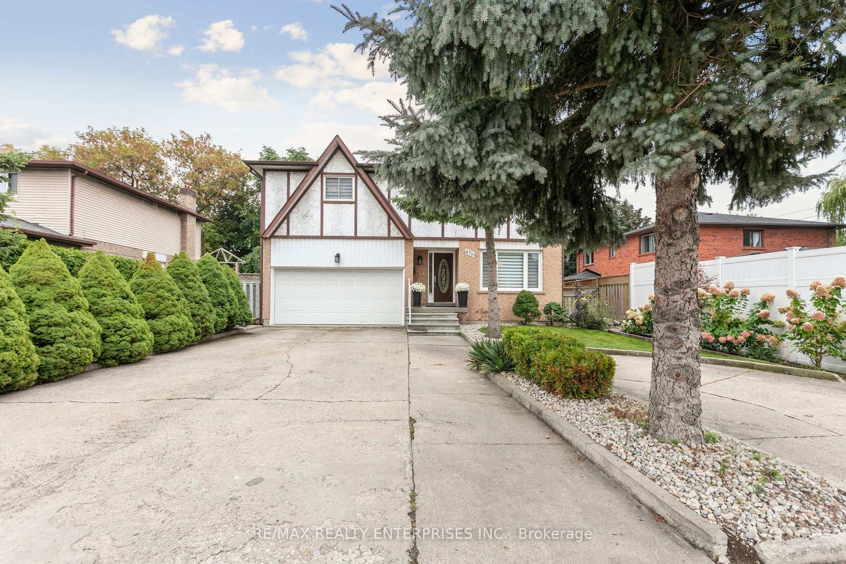 878 South Service Road, Lakeview, Mississauga by Loree Meneguzzi Real Estate 878 South Service Road, Lakeview, Mississauga