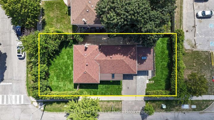 Photo 38 at 38 Cresthaven Drive, Hillcrest Village, Toronto