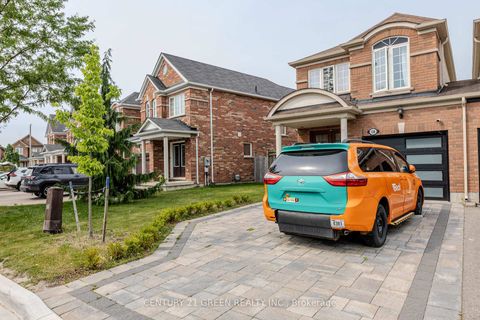 Photo 2 at 18 Summit Drive, Vellore Village, Vaughan