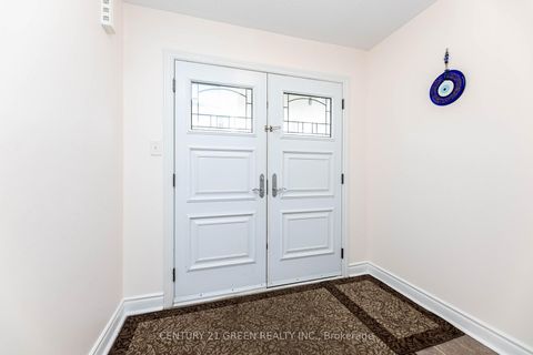 Photo 4 at 18 Summit Drive, Vellore Village, Vaughan