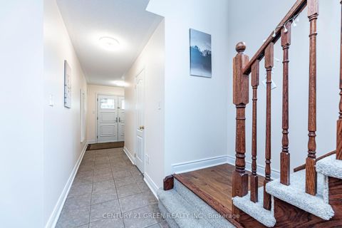 Photo 6 at 18 Summit Drive, Vellore Village, Vaughan