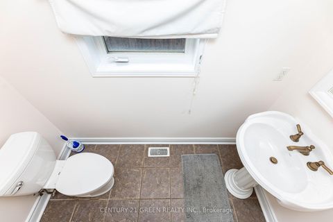 Photo 7 at 18 Summit Drive, Vellore Village, Vaughan