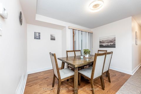 Photo 10 at 18 Summit Drive, Vellore Village, Vaughan
