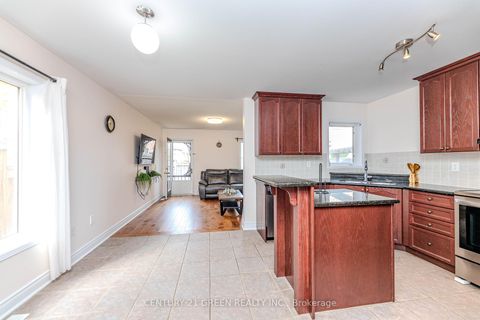 Photo 11 at 18 Summit Drive, Vellore Village, Vaughan