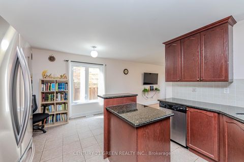 Photo 15 at 18 Summit Drive, Vellore Village, Vaughan