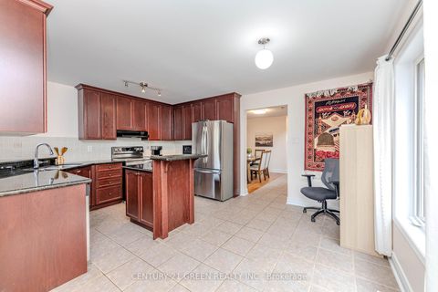 Photo 16 at 18 Summit Drive, Vellore Village, Vaughan