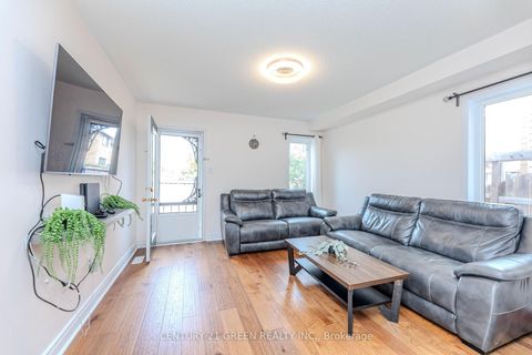 Photo 17 at 18 Summit Drive, Vellore Village, Vaughan