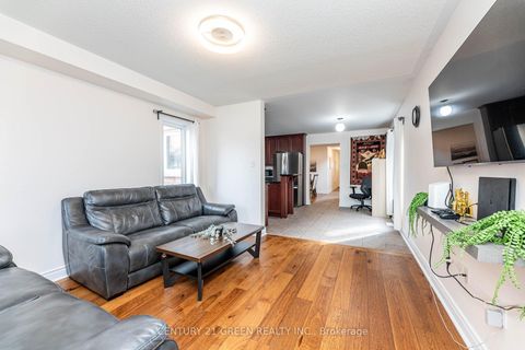 Photo 19 at 18 Summit Drive, Vellore Village, Vaughan
