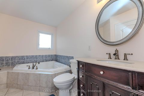 Photo 25 at 18 Summit Drive, Vellore Village, Vaughan