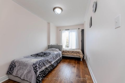 Photo 33 at 18 Summit Drive, Vellore Village, Vaughan