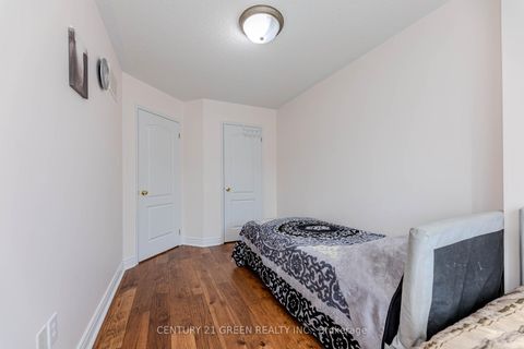 Photo 34 at 18 Summit Drive, Vellore Village, Vaughan