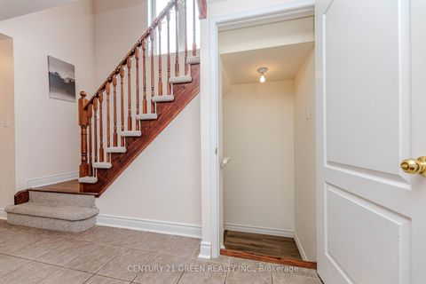 Photo 37 at 18 Summit Drive, Vellore Village, Vaughan