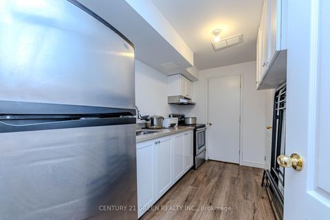 Photo 40 at 18 Summit Drive, Vellore Village, Vaughan