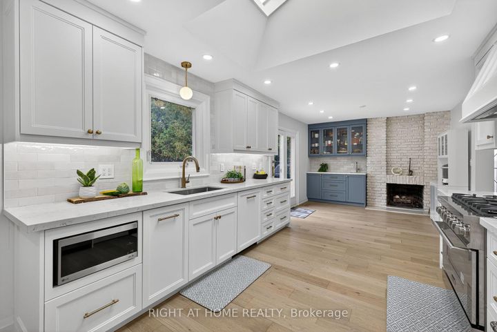 Photo 10 at 16 Mayvern Crescent, North Richvale, Richmond Hill