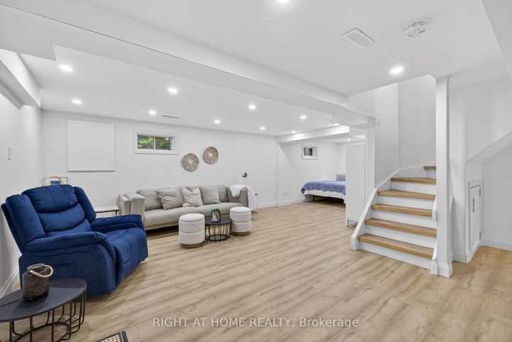 Photo 31 at 16 Mayvern Crescent, North Richvale, Richmond Hill