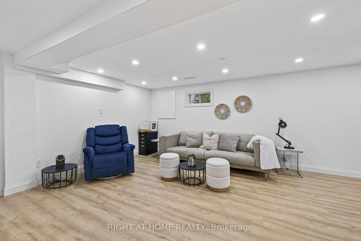 Photo 32 at 16 Mayvern Crescent, North Richvale, Richmond Hill