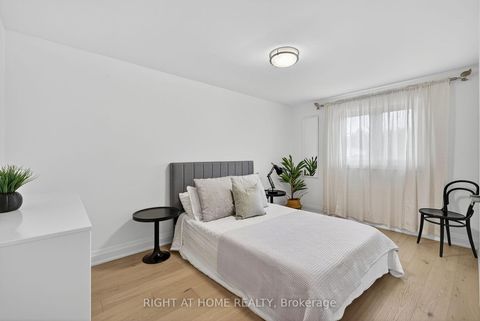 Photo 23 at 16 Mayvern Crescent, North Richvale, Richmond Hill