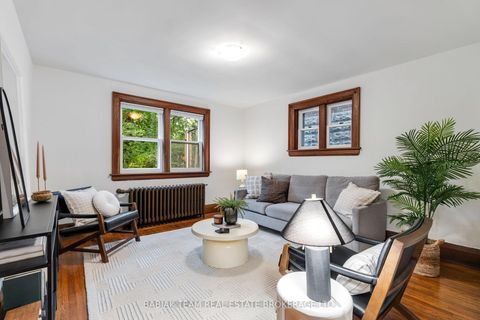 Photo 2 at 8 Grenadier Ravine Drive, Swansea, Toronto