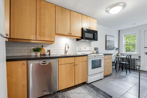 Photo 6 at 8 Grenadier Ravine Drive, Swansea, Toronto