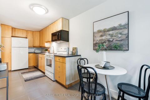 Photo 7 at 8 Grenadier Ravine Drive, Swansea, Toronto