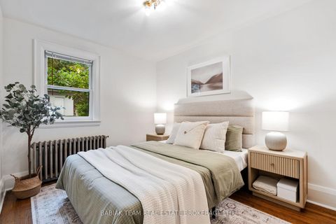Photo 15 at 8 Grenadier Ravine Drive, Swansea, Toronto