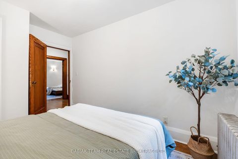 Photo 16 at 8 Grenadier Ravine Drive, Swansea, Toronto