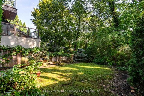 Photo 22 at 8 Grenadier Ravine Drive, Swansea, Toronto