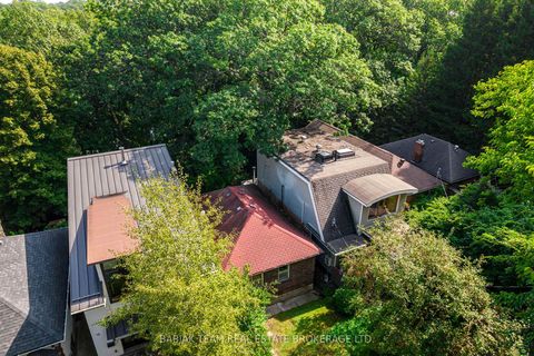 Photo 24 at 8 Grenadier Ravine Drive, Swansea, Toronto