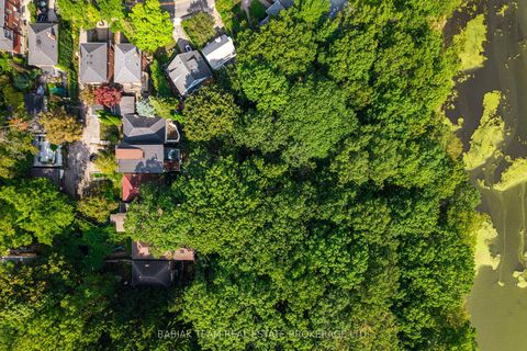 Photo 25 at 8 Grenadier Ravine Drive, Swansea, Toronto