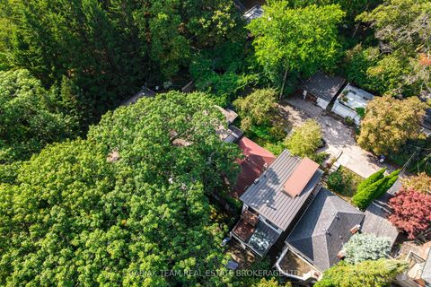 Photo 26 at 8 Grenadier Ravine Drive, Swansea, Toronto
