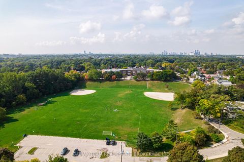 Photo 30 at 8 Grenadier Ravine Drive, Swansea, Toronto