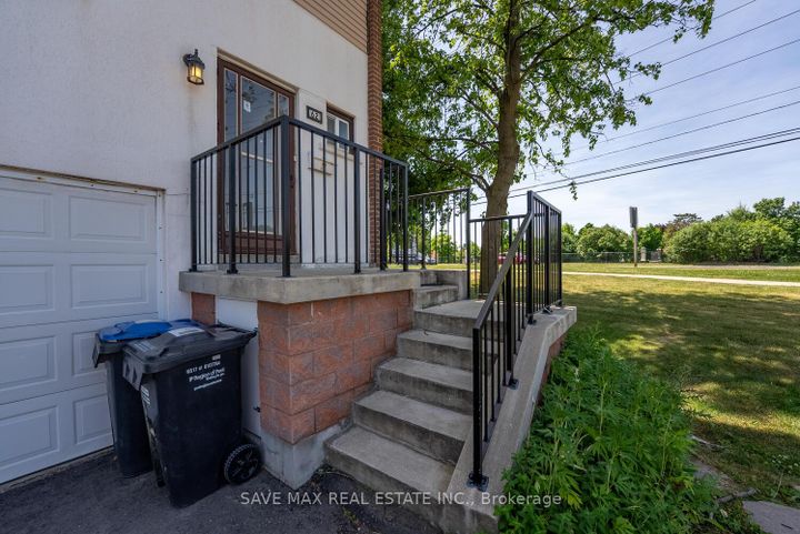 Photo 2 at 62 Moregate Crescent, Central Park, Brampton