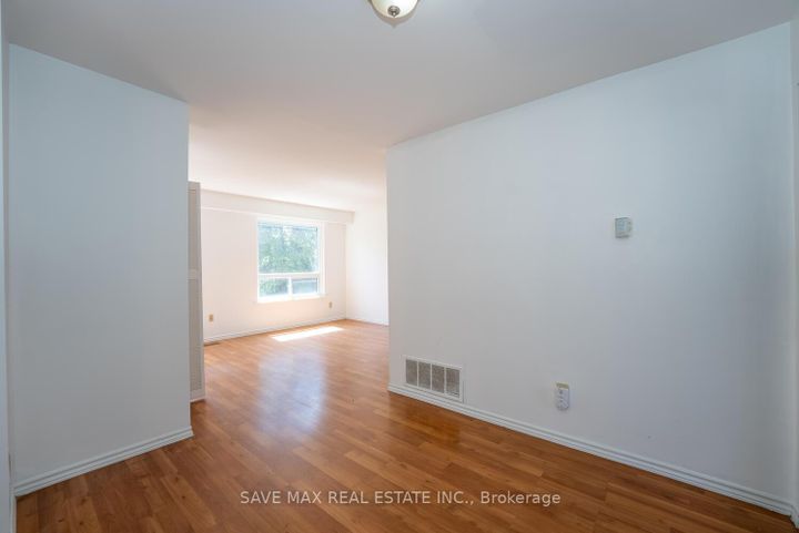 Photo 7 at 62 Moregate Crescent, Central Park, Brampton